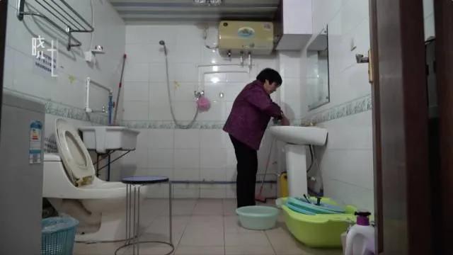 她，50岁，在北京给儿子当“免费保姆”：1800万老漂族何去何从？