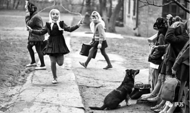 中俄两国孩子的共同记忆：跳皮筋跳大绳，到底是谁教的教？